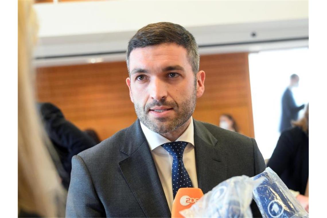 Verfassungsgericht prüft: Wie geheim sind die Geheimdienste? Der FDP-Abgeordnete Konstantin Kuhle will wissen, wie viele Mitarbeiter der Verfassungsschutz im Ausland hat. Auskunft bekam er bislang nicht. Foto: Uli Deck/dpa