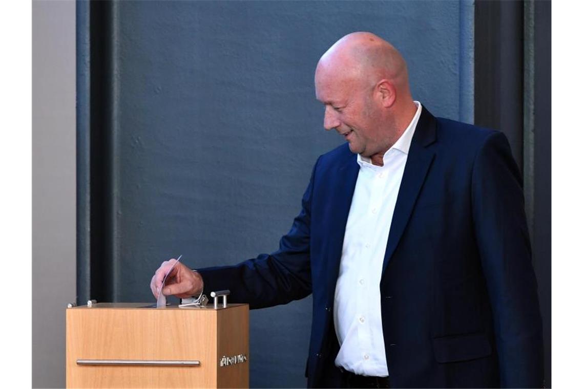 Thüringer Wahl-Eklat wird für GroKo zur Zerreißprobe Der FDP-Politiker Thomas Kemmerich ist zum Ministerpräsidenten gewählt worden. Foto: Martin Schutt/dpa-Zentralbild/dpa