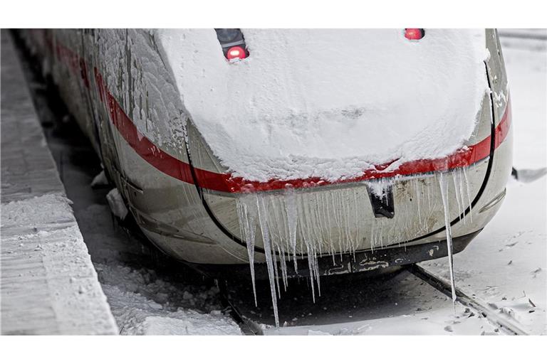 Der Fernverkehr der Bahn rollt nun langsam wieder an.