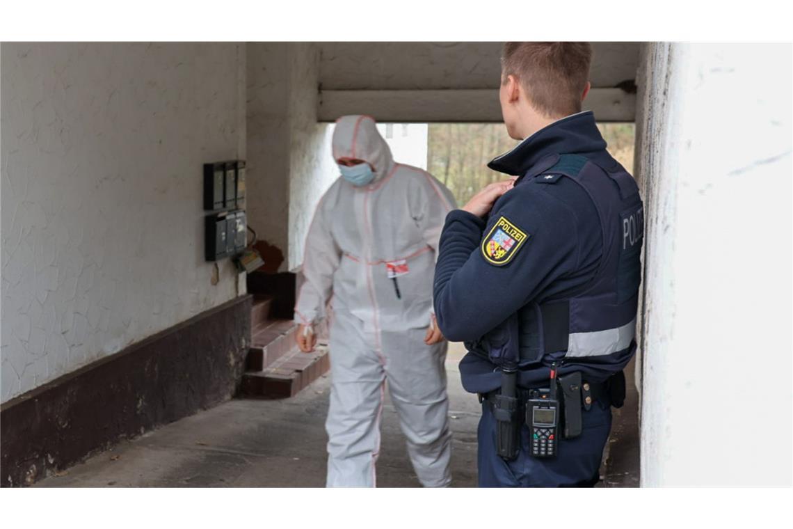 Der festgenommene Verdächtige soll den Gerichtsvollzieher während einer Zwangsvollstreckung mit einem Messer angegriffen und tödlich verletzt haben.