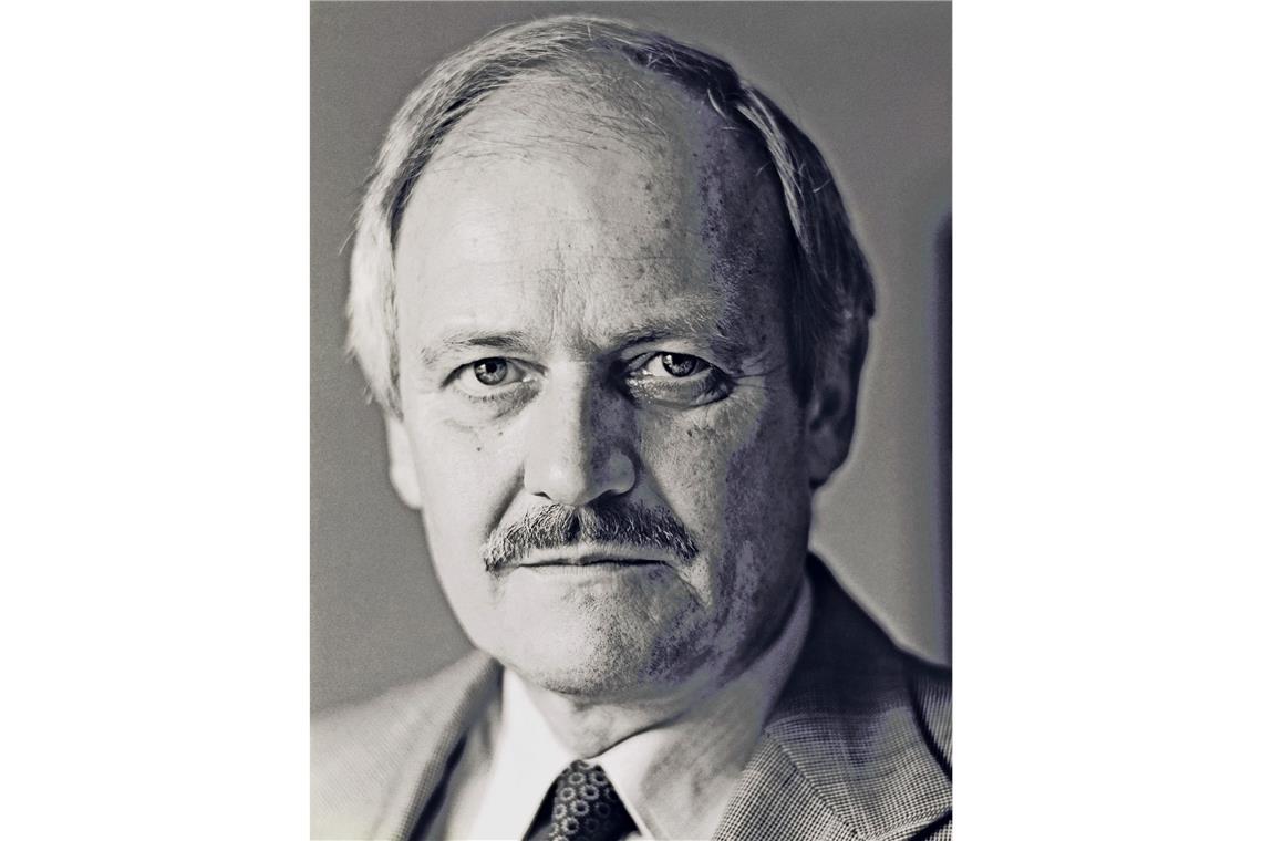 Der Finanzfachmann Heinz Branitzki steht  rund zwei Jahre an der Spitze von Porsche: von 1988 bis März 1990.  In seiner Zeit erholt sich Porsche von einer Krise, zu der unter anderem die zu große Abhängigkeit vom amerikanischen Markt beigetragen hat. Zum Vergleich: Porsche baute damals rund 30 000 Autos im Jahr. Heute sind es mehr als zehnmal so viele. 2022 lieferte Porsche nach eigenen Angaben 310 718 Fahrzeuge aus.