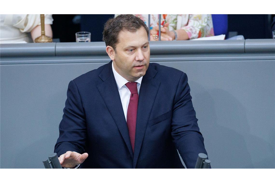 Der Finanzminister gerät unter Druck.