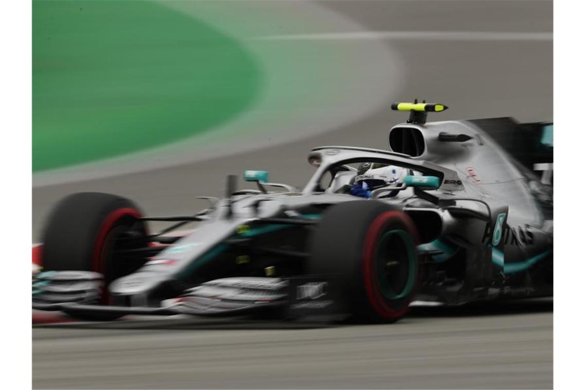 Vettel wieder chancenlos: Bottas holt Pole Position Der Finne Valtteri Bottas holt sich die Pole in Barcelona. Foto: Manu Fernandez/Ap