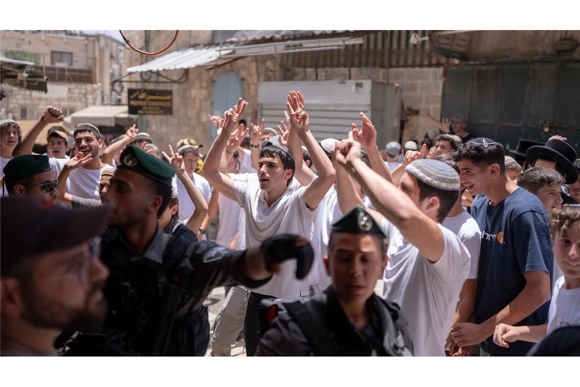 Der Flaggenmarsch verläuft jedes Jahr auch durch muslimische Viertel in Jerusalem, was Palästinenser als extreme Provokation sehen.
