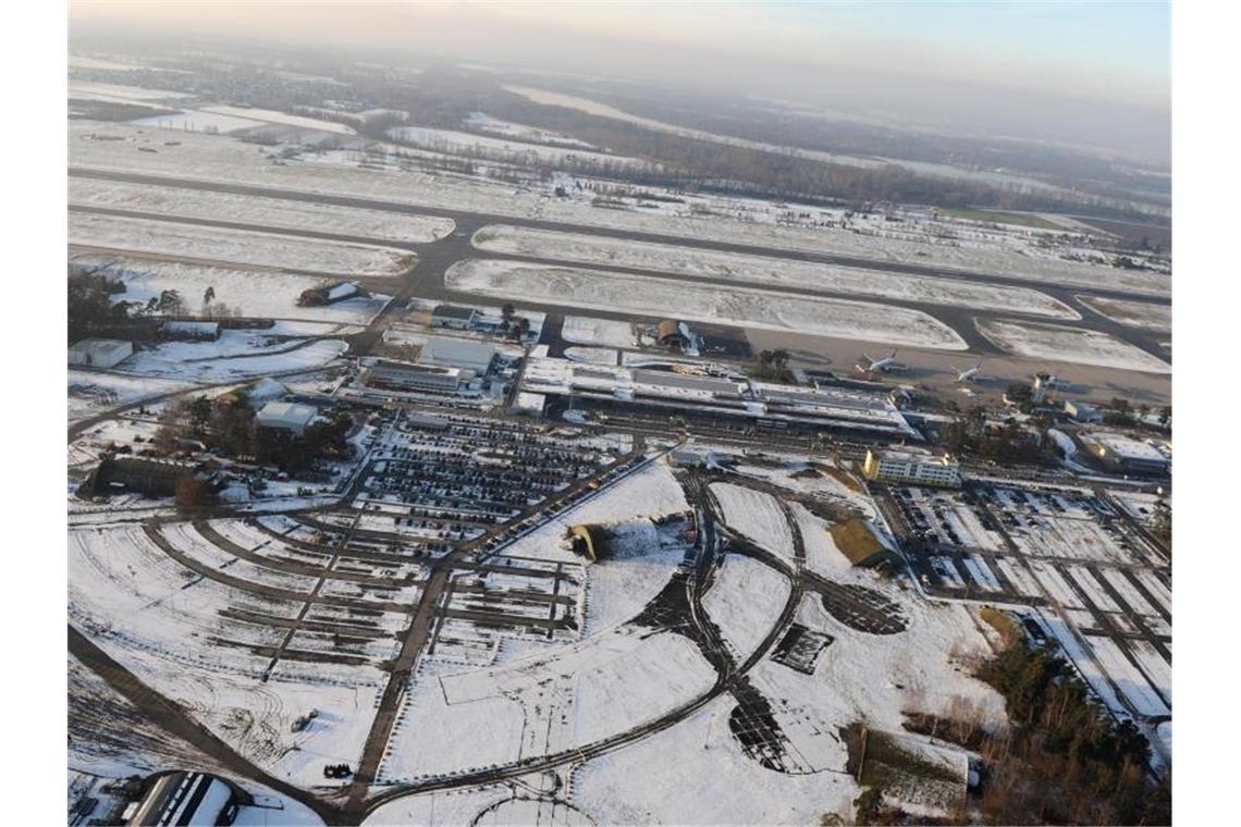 Der Flughafen Baden-Airpark aus der Luft bei Rheinmünster (Baden-Württemberg). Foto: Jan-Philipp Strobel/dpa/Archivbild