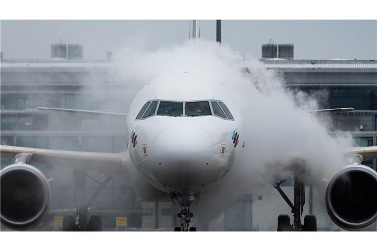 Der Flughafen BER hat mit dem Winterwetter zu kämpfen. (Archivbild)