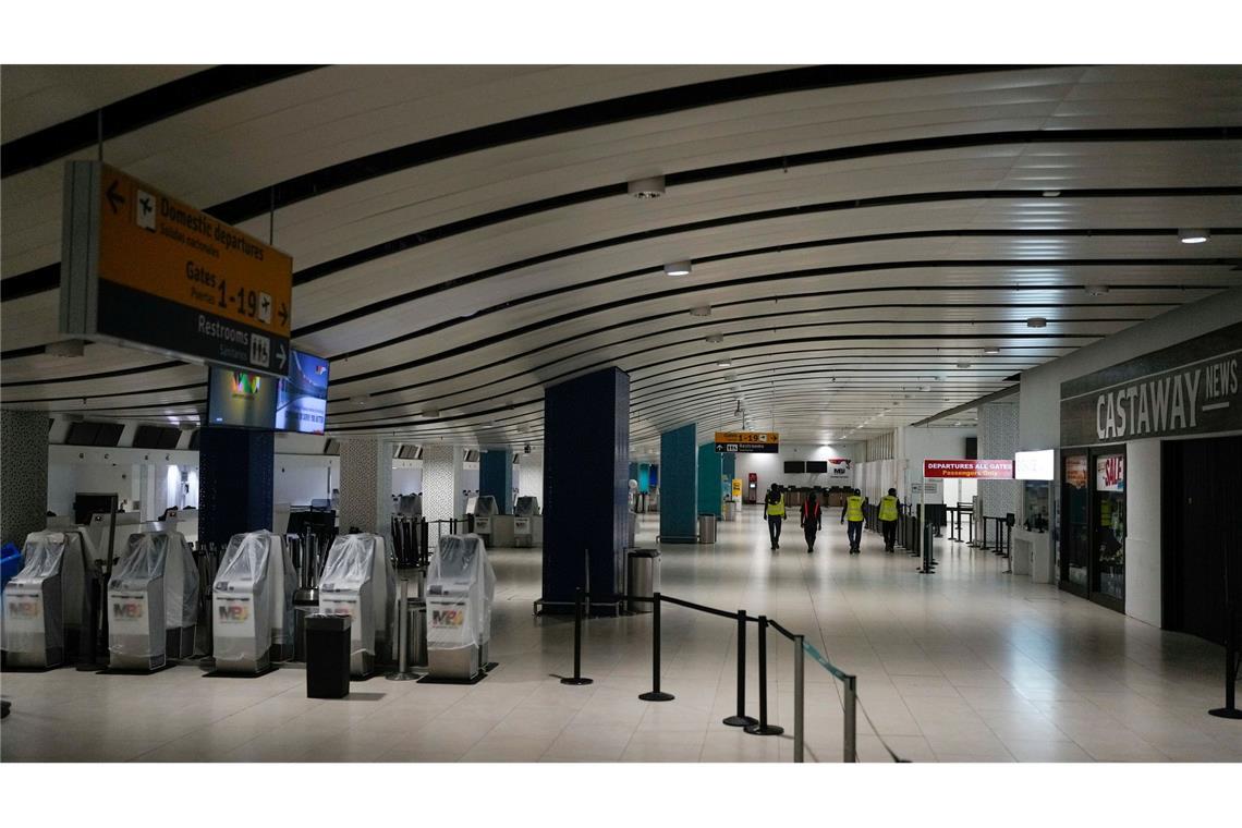 Opferzahl nach Hurrikan-Katastrophe in Karibik steigt weiter Der Flughafen von Montego Bay musste tagelang geschlossen bleiben.