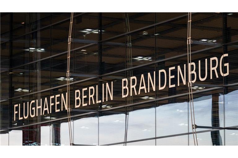 Drohnen-Sichtung: Hauptstadtflughafen vorübergehend gesperrt Der Flughafen wurde am späten Abend gesperrt. (Symbolbild)