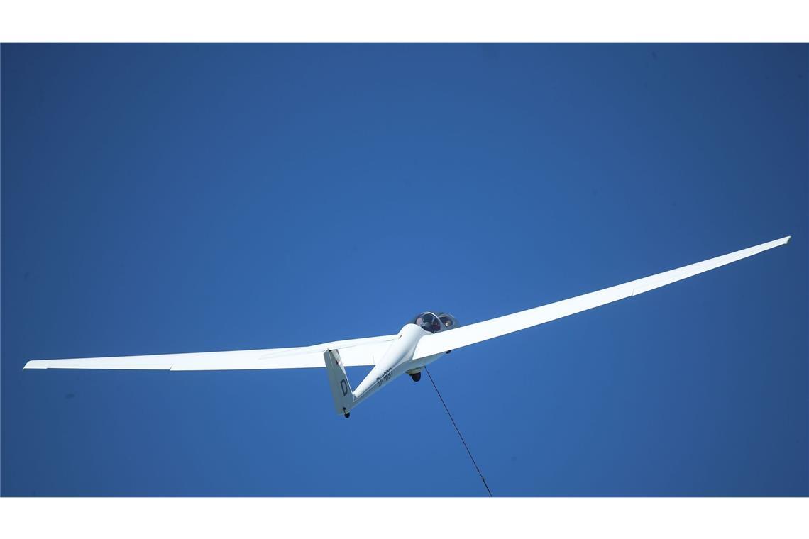 Der Flugschüler wurde bei dem Unfall verletzt. (Symbolbild)