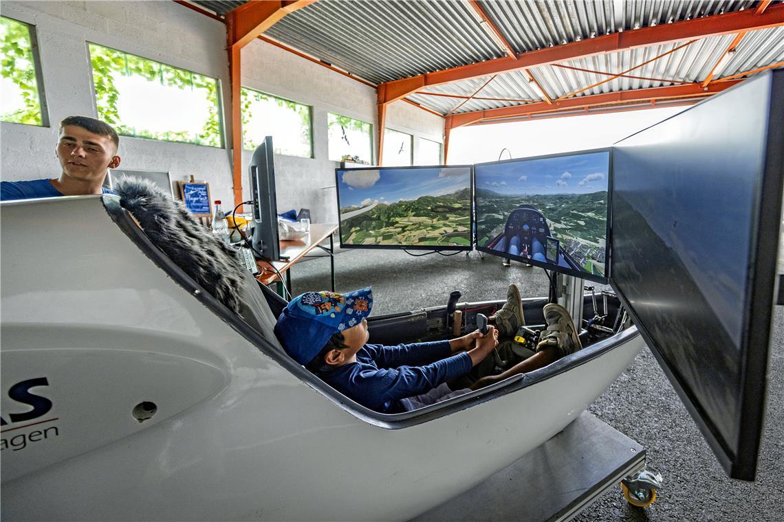 Der Flugsimulator war bei den jüngeren Besuchern wieder heiß begehrt.
