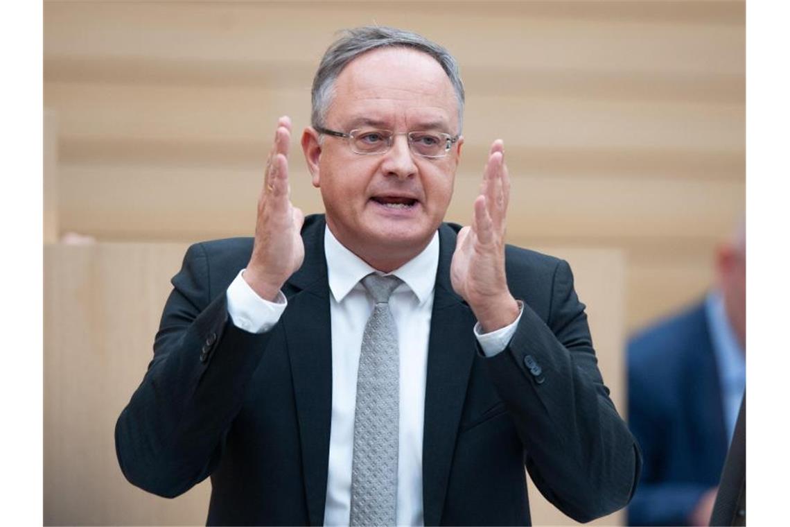 Opposition kritisiert grün-schwarzen Haushalt Der Fraktionsvorsitzende der SPD im Landtag von Baden Württemberg, Andreas Stoch. Foto: Gregor Bauernfeind/dpa/Archivbild