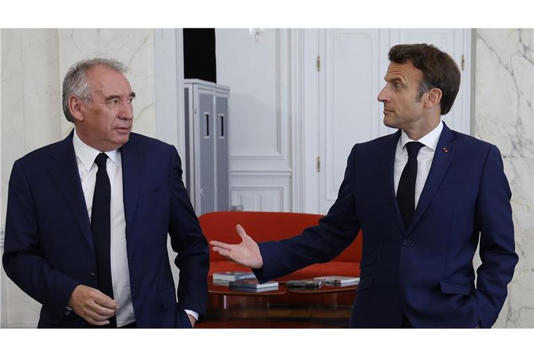 Der französische Präsident Emmanuel Macron (r.) mit François Bayrou im Elysee-Palast (Archivfoto).