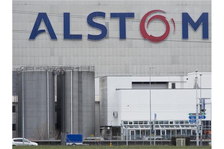 Der französische TGV-Hersteller Alstom schließt die milliardenschwere Übernahme der Bombardier-Zugsparte ab. Foto: Urs Flueeler/KEYSTONE/dpa