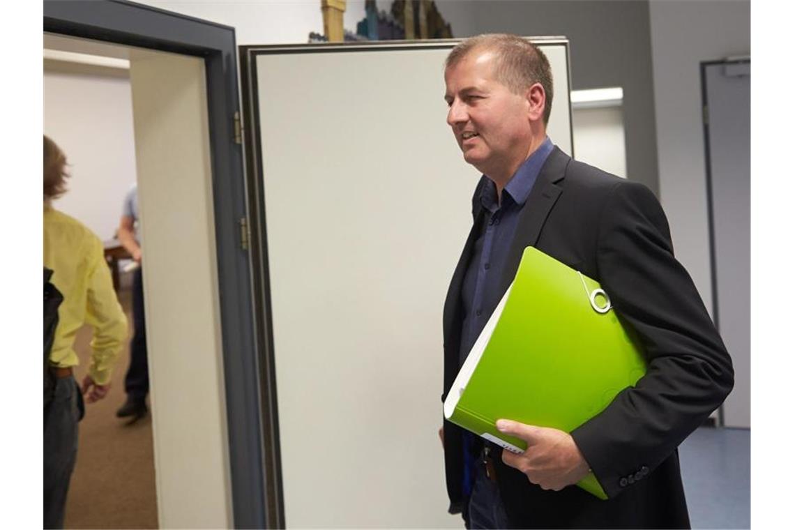 Der Friedensaktivist Hermann Theisen bei einem Gerichtstermin. Foto: picture alliance / Thomas Frey/dpa/Archivbild