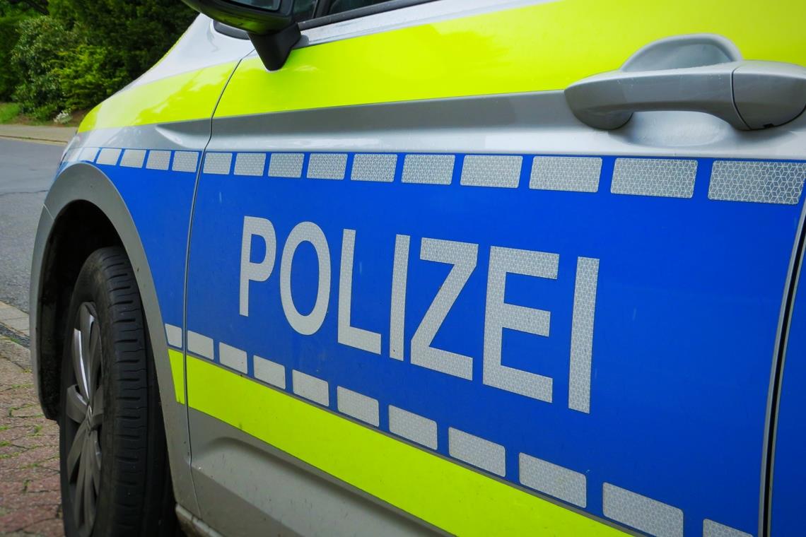 Vier Verletzte bei frontalem Zusammenstoß Der frontale Zusammenstoß führte zu leichten Verletzungen bei den Autoinsassen. Symbolbild: J. Augustin/Unsplash