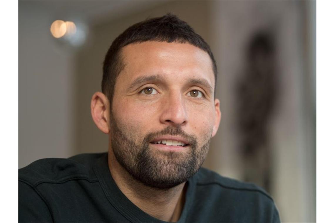Früherer Stürmer Kuranyi kritisiert VfB: „zu harmonisch Der frühere Fußball-Nationalspieler Kevin Kuranyi spricht bei einem Interview. Foto: Marijan Murat/dpa/Archivbild