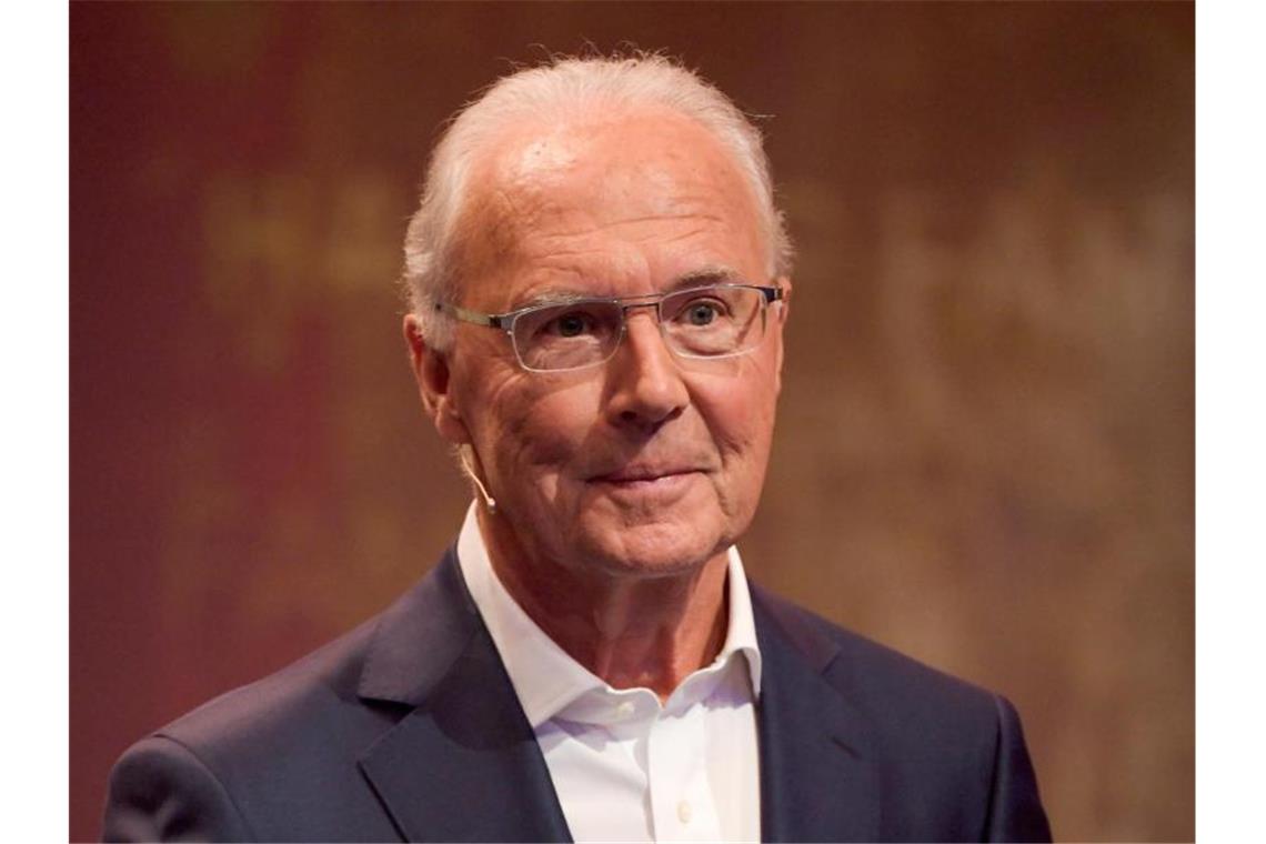 Der frühere Teamchef Franz Beckenbauer würdigte den ehemaligen Bundestrainer Joachim Löw. Foto: Ina Fassbender/dpa