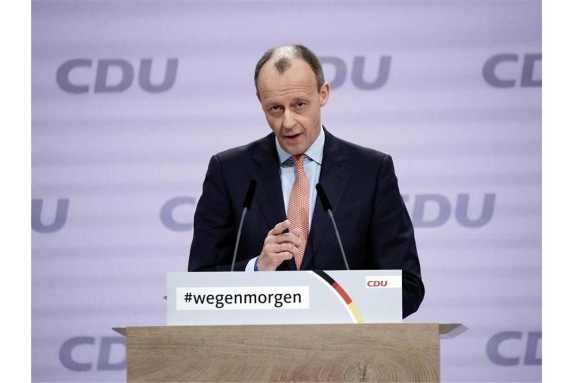 Laschet führt die CDU - Appelle an Merz Der frühere Vorsitzende der Unionsfraktion und Kandidat um den Parteivorsitz, Friedrich Merz, spricht beim digitalen Bundesparteitag der CDU. Foto: Michael Kappeler/dpa
