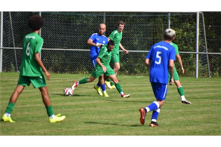 Der FSV Deufringen (in Blau) rennt seiner Form aus der Vorsaison hinterher: Gegen den TV Altdorf setzte es eine 2:6-Schlappe.