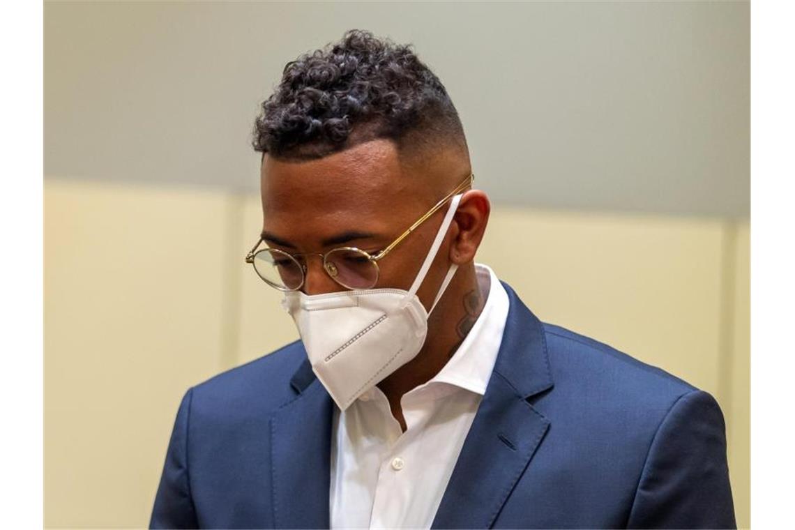 Der Fußball-Profi und ehemalige Nationalspieler Jerome Boateng im Amtsgericht München. Foto: Peter Kneffel/dpa