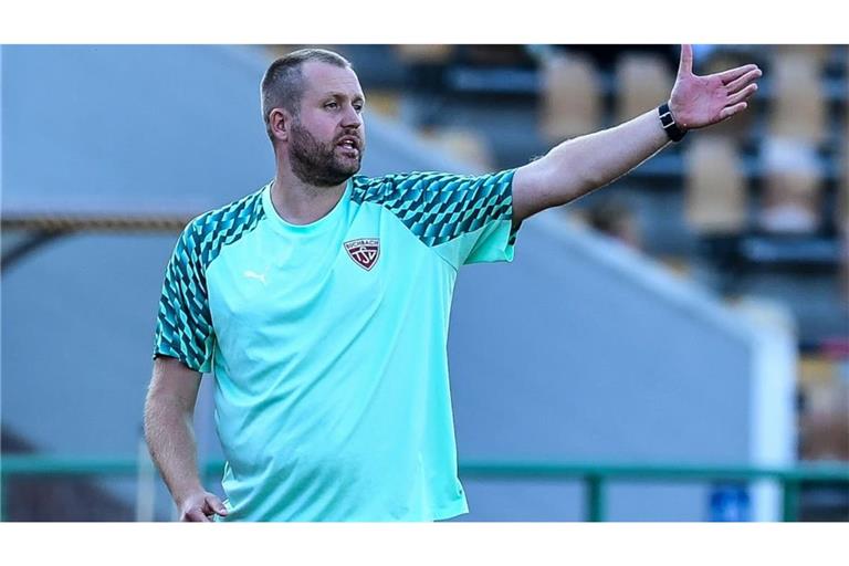 Der gebürtige Stuttgarter Sven Zurawka steht mit dem TSV Buchbach an der Spitze der Regionalliga Bayern und hat im Pokal bei 1860 München gewonnen.