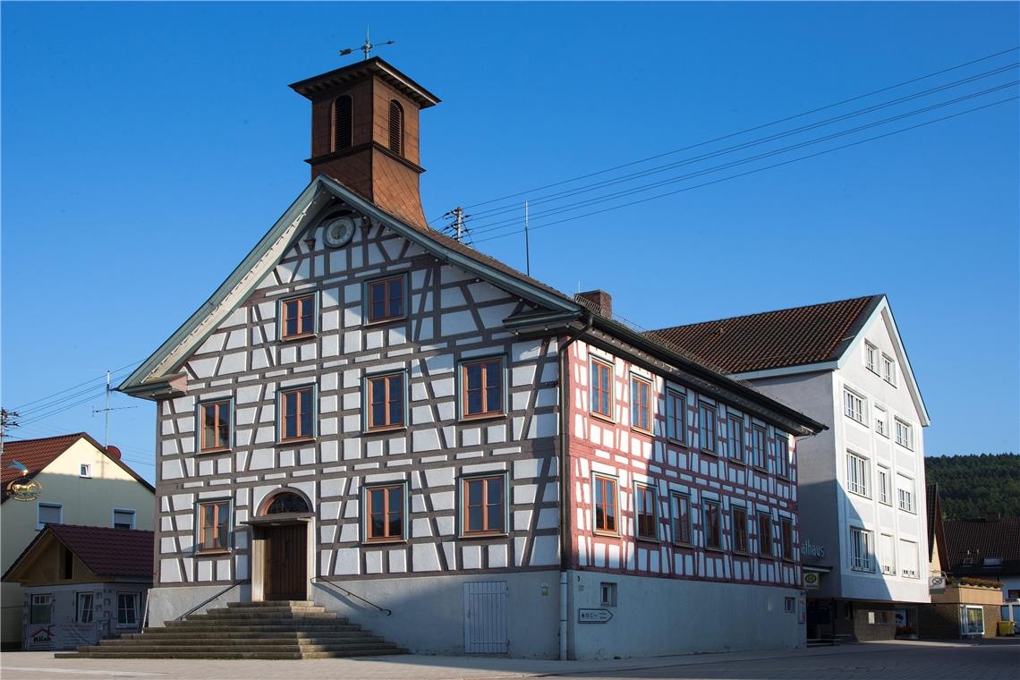 Der Gemeinderat hat die Gemeindeverwaltung (im Bild das Sulzbacher Rathaus) beauftragt, die weiteren Schritte einzuleiten. Archivfoto: J. Fiedler 