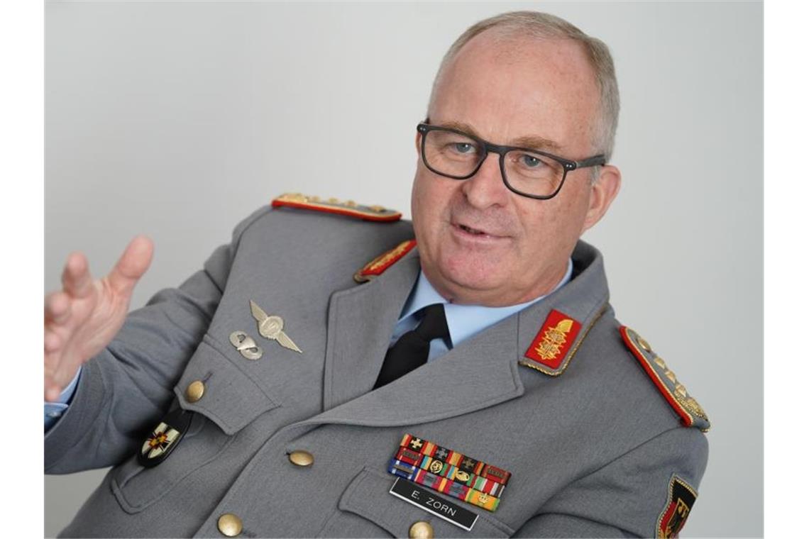Zorn weist Kritik an Drohnenbewaffnung zurück Der Generalinspekteur der Bundeswehr, Eberhard Zorn, kann den Widerstand der SPD gegen eine Drohnen-Bewaffnung nicht nachvollziehen. Foto: Jörg Carstensen/dpa/Archiv
