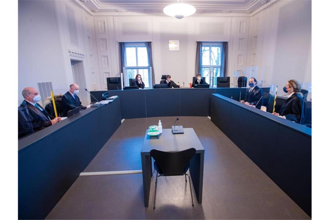 Was wird aus MV Werften? Mutterkonzern streitet vor Gericht Der Genting-Konzern und das Land Mecklenburg-Vorpommern streiten sich vor dem Landgericht Schwerin über die Auszahlung eines 78 Millionen Euro (88 Mio Dollar) umfassenden Hilfskredits. Foto: Jens Büttner/dpa-Zentralbild/dpa