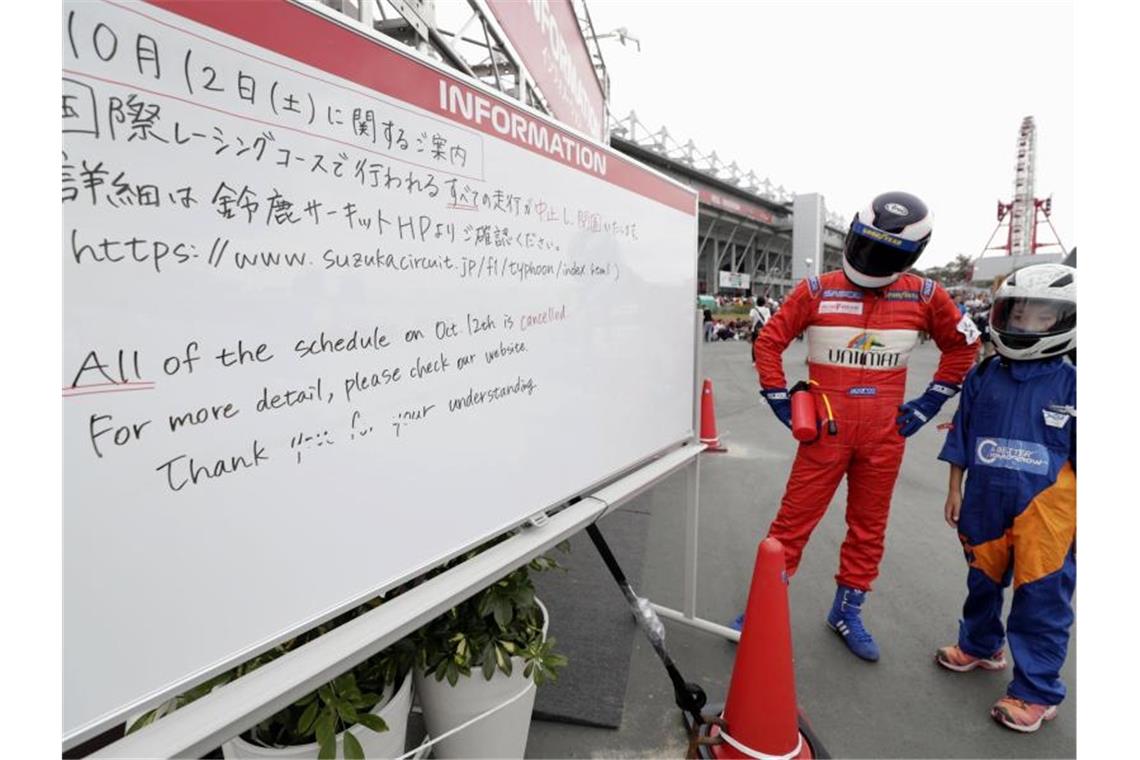 Formel 1 steht wegen Taifun still: „Sicherheit geht vor“ „Der gesamte Zeitplan für den 12. Oktober ist gestrichen“ - der Taifun Hagibis hat auch die Formel 1 in Suzuka im Griff. Foto: Kyodo News/AP/dpa