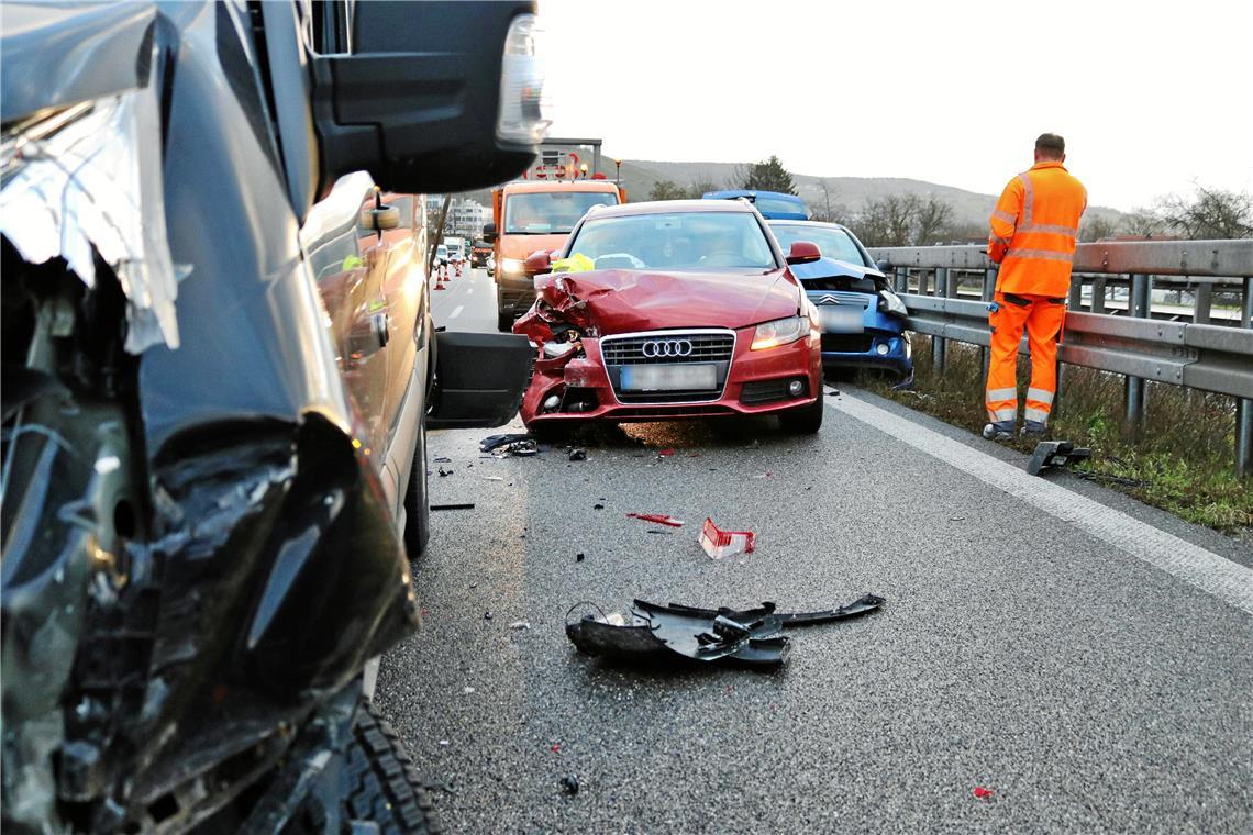 Unfall auf der B29 mit vier Fahrzeugen Der Gesamtschaden wird auf rund 20.000 Euro geschätzt. Foto: 7aktuell.de/Kevin Lermer