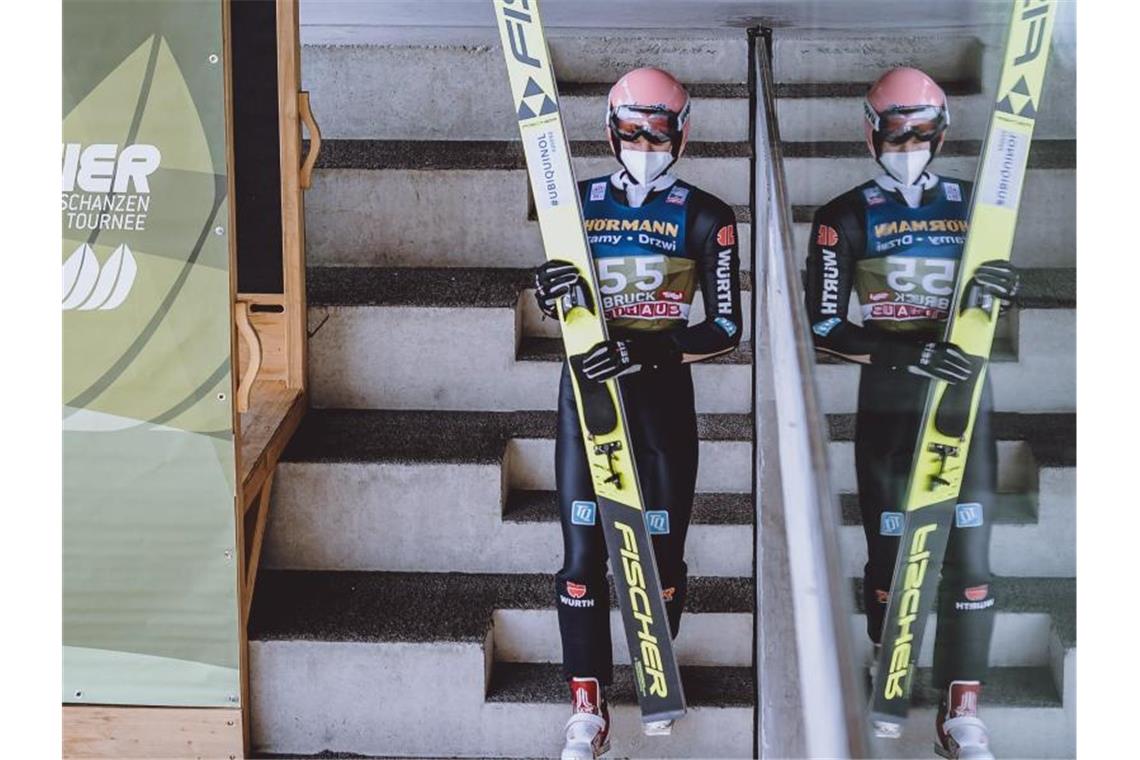 Geiger und Eisenbichler vor Innsbruck-Springen im Chillmodus Der Gesamtzweite Karl Geiger gönnte sich am Abend vor dem dritten Springen noch etwas Ruhe. Foto: Jfk/EXPA Pictures/FIS/dpa