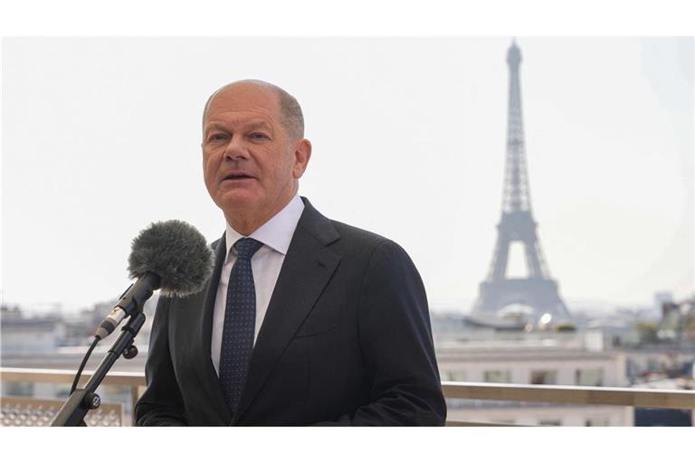 Der geschäftsführende Bundeskanzler Olaf Scholz beim Gipfeltreffen in Paris.