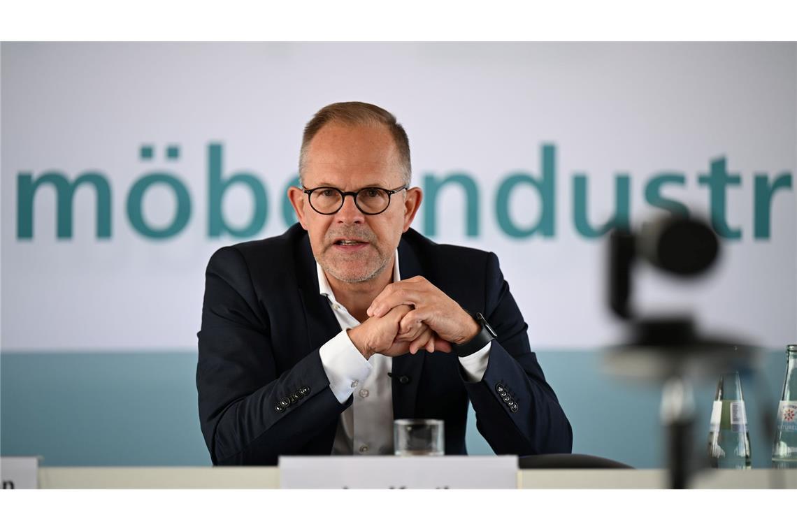 Es werden wieder mehr Küchen bestellt Der Geschäftsführer des Verbandes der Küchenmöbelindustrie, Jan Kurth ist überzeugt, dass es bergauf geht mit der Branche.