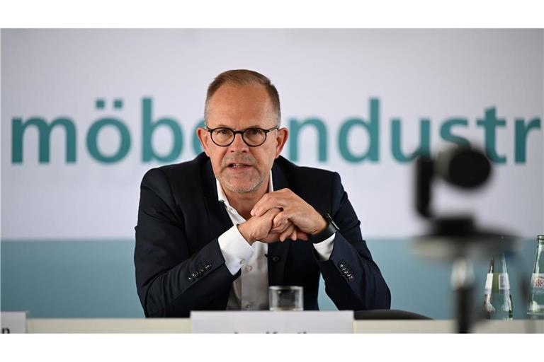 Der Geschäftsführer des Verbandes der Küchenmöbelindustrie, Jan Kurth ist überzeugt, dass es bergauf geht mit der Branche.