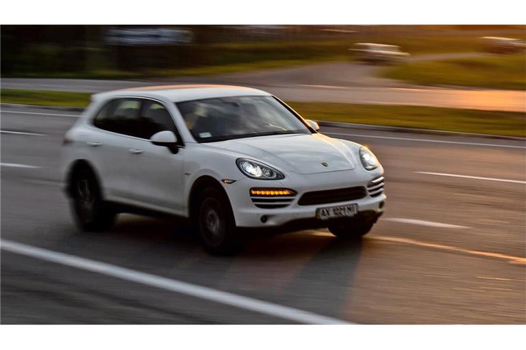 Der Geschäftsmann fuhr einen Porsche Cayenne (Symbolfoto).
