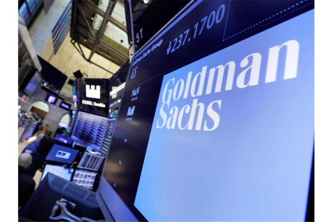 Der Gewinn von Goldman Sachs ist um die Hälfte eingebrochen. Foto: Richard Drew/AP/dpa