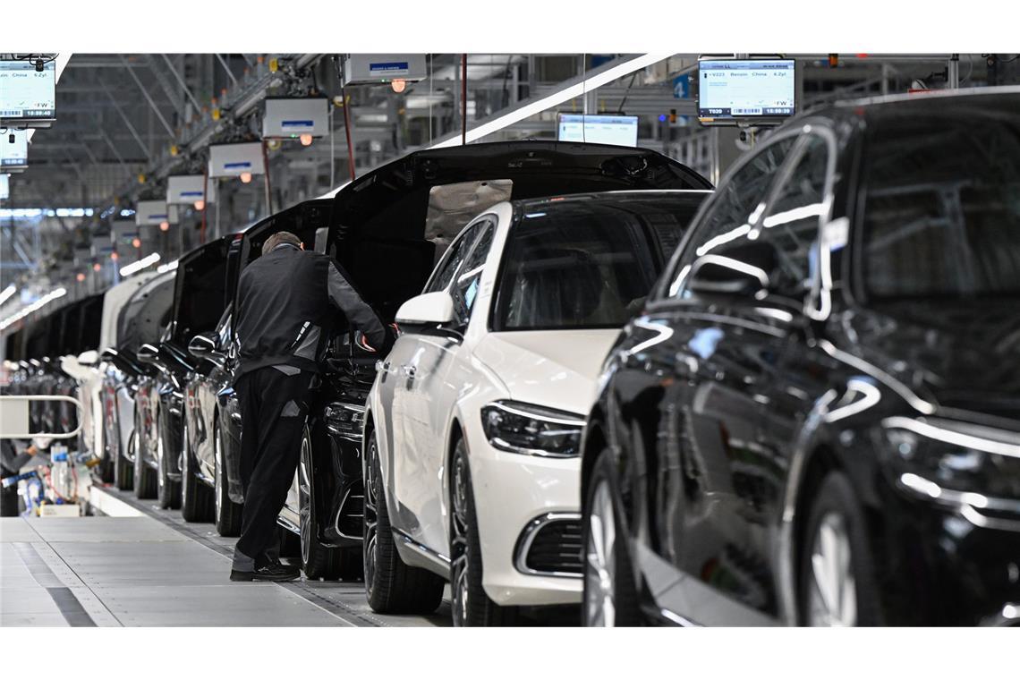 Neuer Rückschlag für Mercedes: Gewinn bricht ein Der Gewinn von Mercedes-Benz ist drastisch gesunken.