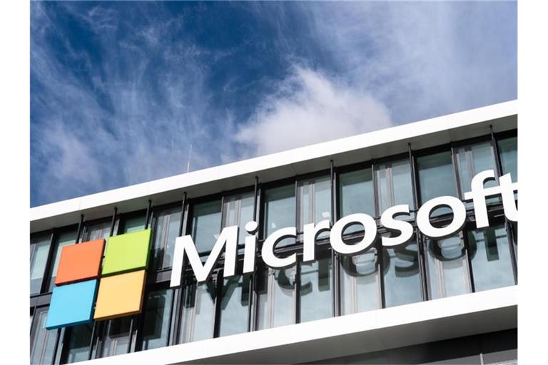 Der Gewinn von Microsoft sprang in dem Ende September abgeschlossenen ersten Geschäftsquartal um 21 Prozent auf 10,7 Milliarden Dollar hoch. Foto: Matthias Balk/dpa