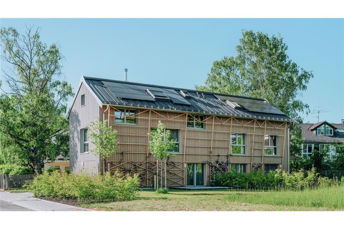 Große Ehre – Stuttgarter Architekten bauen eines der 50 besten Einfamilienhäuser Der Gewinner des Wettbewerbs „Häuser des Jahres 2025“ steht in der Nähe von München . . .
