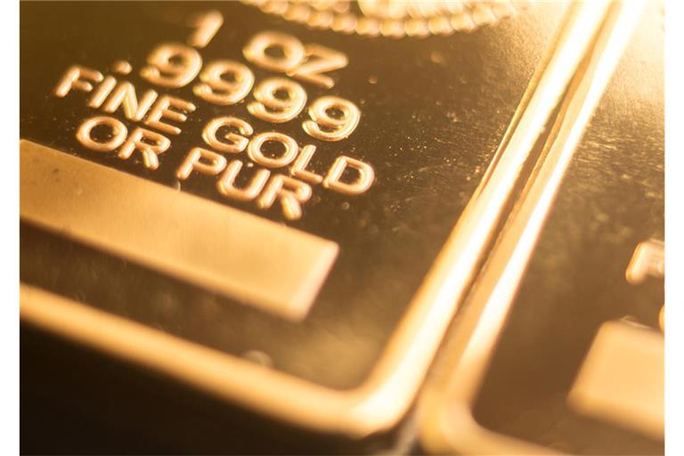Der Goldpreis klettert in der Nacht zum Mittwoch erstmals auf ein Rekordhoch von 4000 US-Dollar je Unze. Welche Faktoren die Rallye antreiben und warum Experten noch nicht von einem Ende sprechen.