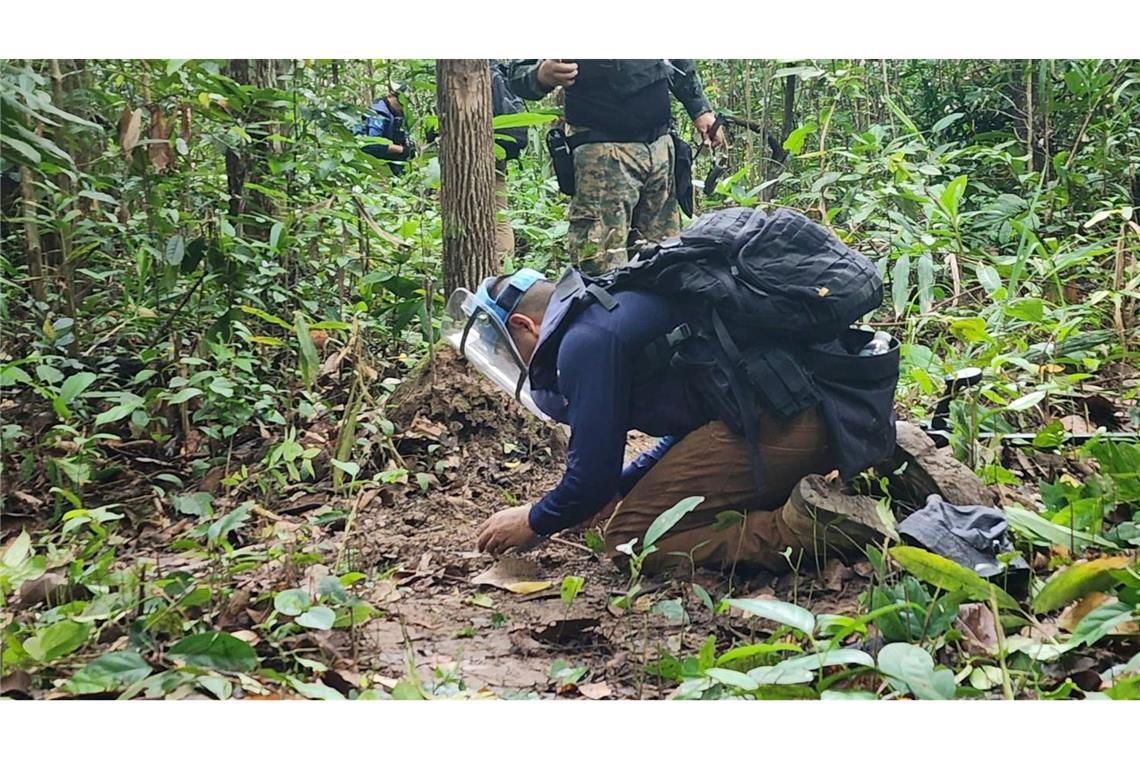 Schwere Kämpfe an Grenze zwischen Thailand und Kambodscha Der Grenzkonflikt zwischen den beiden Ländern schwelt schon lange. Hier inspizieren thailändische Soldaten ein Grenzgebiet. (Archivbild)