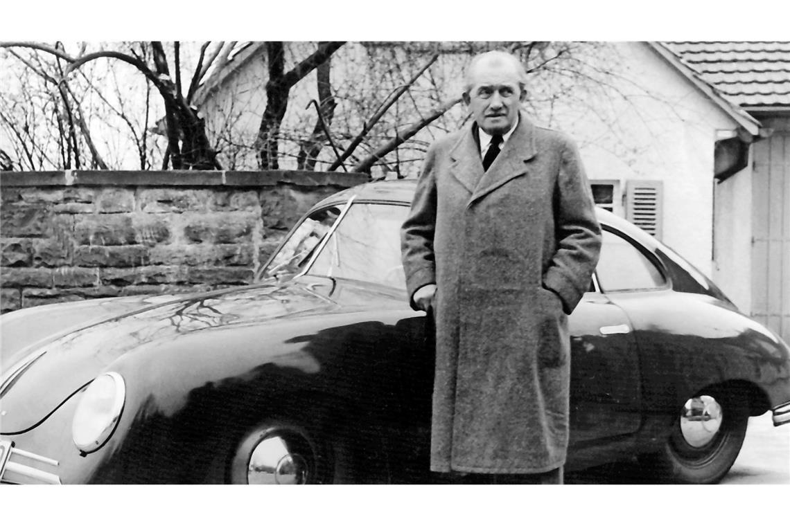 Der neue Porsche-Chef und seine Vorgänger – die Fotos der Mächtigen Der Gründer: Ferdinand Porsche aus dem nordböhmischen Maffersdorf (heute Vratislavice in Tschechien) lässt am 25. April 1931 ein Konstruktionsbüro in der Stuttgarter Kronenstraße 24 ins Handelsregister eintragen, die Dr. Ing. h.c. Porsche GmbH. Er hält 80 Prozent der Anteile, je zehn Prozent liegen bei seinem Schwiegersohn Anton Piech und dem Pforzheimer Ex-Rennfahrer und Geschäftsmann Alfred Rosenberger, der in den Anfangsjahren als kaufmännischer Geschäftsführer fungiert.