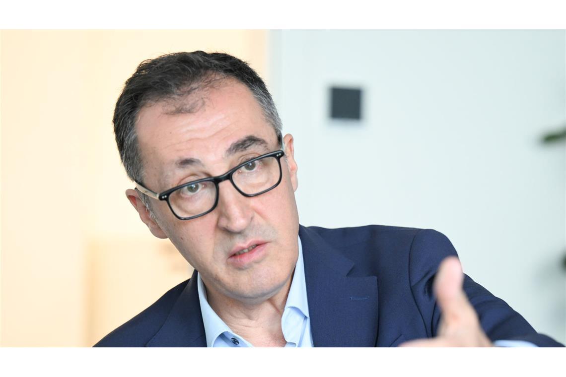 Özdemir prangert Probleme in migrantischen Milieus an – und in Ostdeutschland