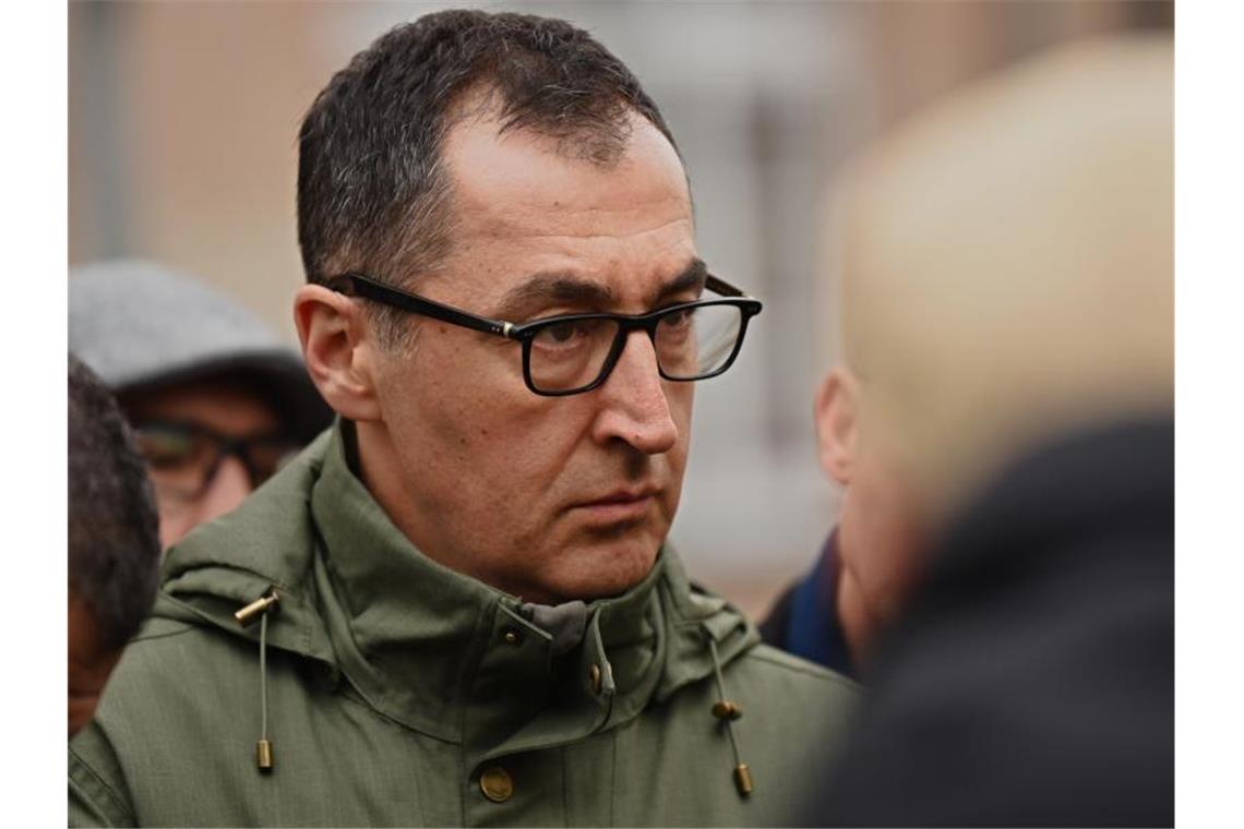 Grünen-Politiker Özdemir positiv auf Coronavirus getestet Der Grünen-Politiker Cem Özdemir, hier im Februar, ist positiv auf das Coronavirus getestet worden. Foto: Nicolas Armer/dpa