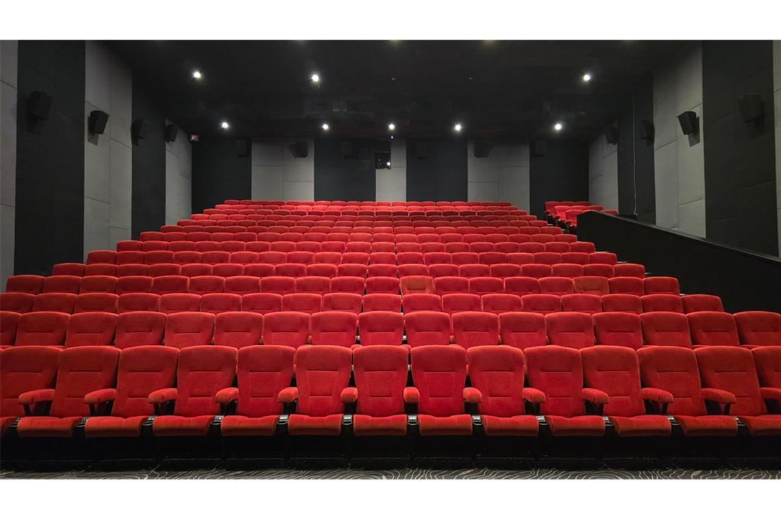 Der Grund, warum Kinosessel rot sind, hat historische und praktische Gründe. Mehr dazu hier.