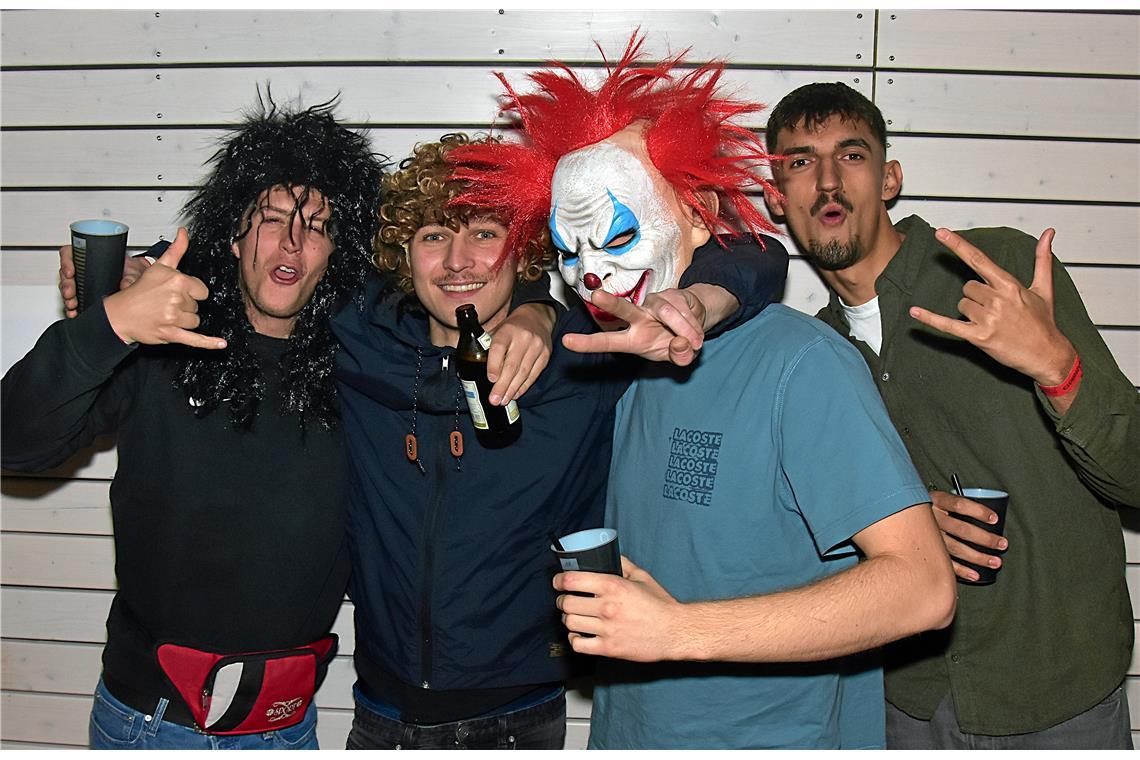Der Grusel-Clown & Friends. CLOUDSEVEN HALLOWEEN-Party in der Gemeindehalle Burg...