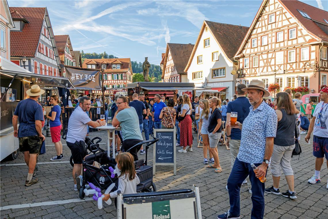 Vielfalt und Regionalität kommen an Der gut gefüllte Marktplatz zeigt, wie beliebt das Konzept ist. Fotos: Stefan Bossow