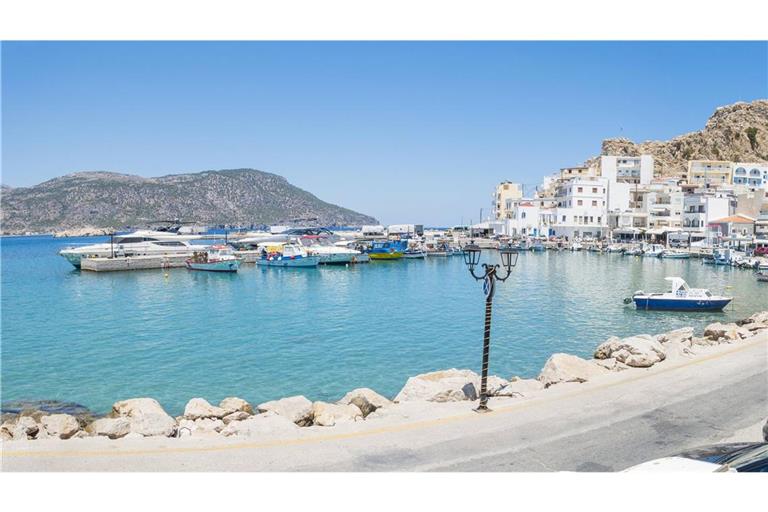 Der Hafen von Karpathos, nach Rhodos die zweitgrößte Dodekanes-Insel.