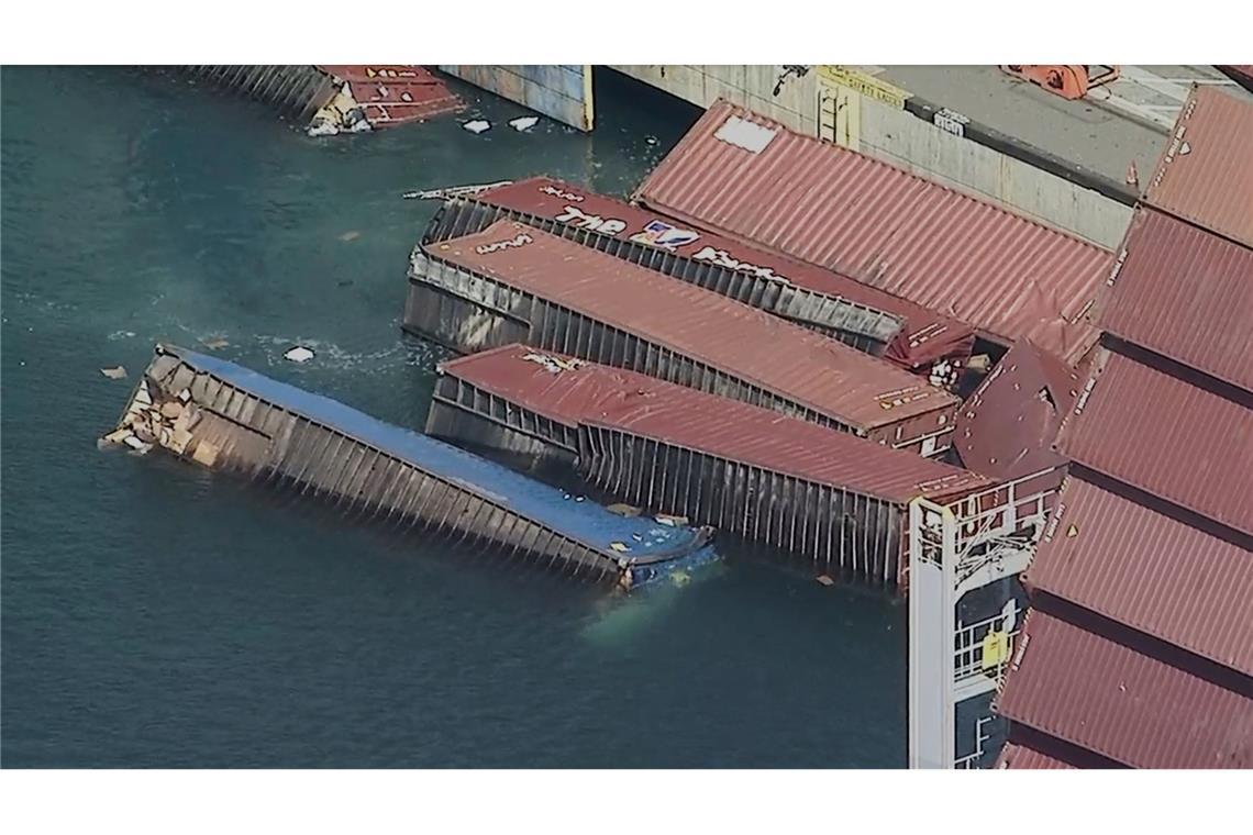 Dutzende Container stürzen von Schiff in den USA Der Hafen von Long Beach ist einer der wichtigsten der USA. Er liegt rund 30 Kilometer südlich der kalifornischen Metropole Los Angeles.