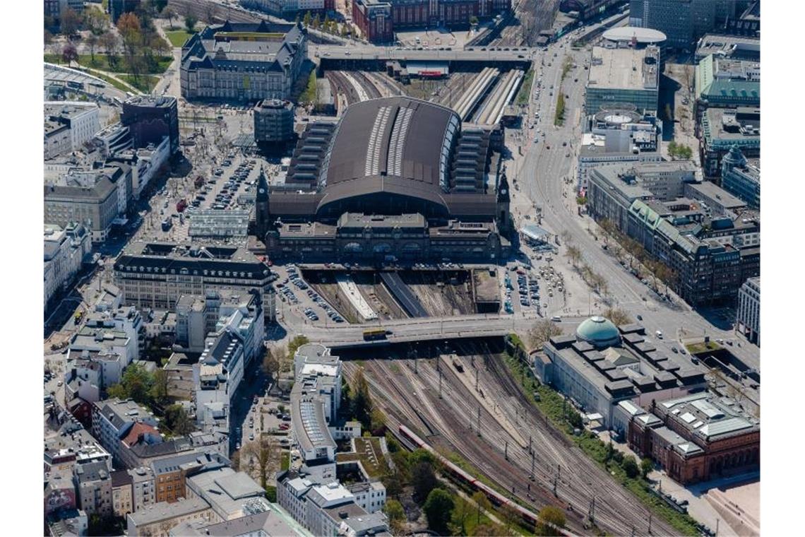 Vorentscheidung für Milliardenprojekt Bahntunnel in Hamburg Der Hamburger Hauptbahnhof ist seit Jahren chronisch überlastet. Foto: Markus Scholz/dpa
